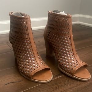 Report Rachel Perforated Bootie Size 6 in Cognac